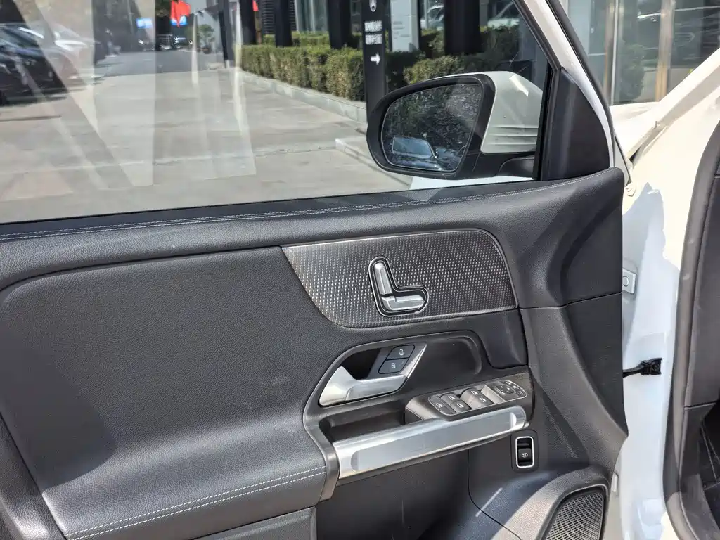 Mercedes-Benz GLB — миниатюра 9