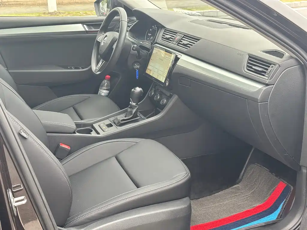 Skoda Superb — миниатюра 6