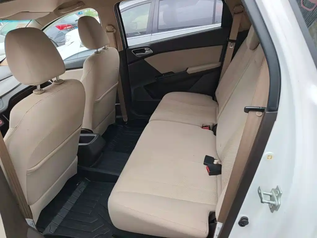 Baojun 310W — миниатюра 17