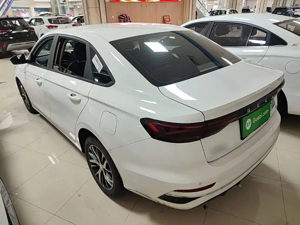 Geely Emgrand 2025 4 1.5L CVT