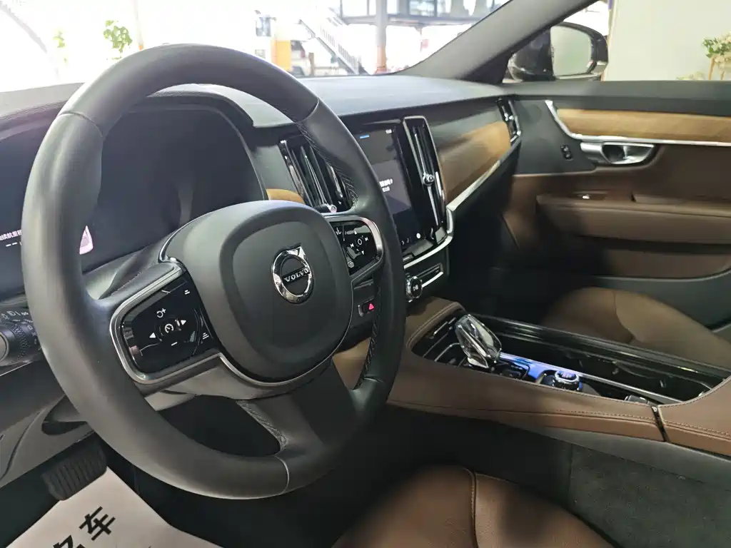 Volvo S90 — миниатюра 7