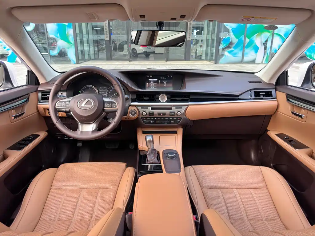 Lexus ES — миниатюра 11