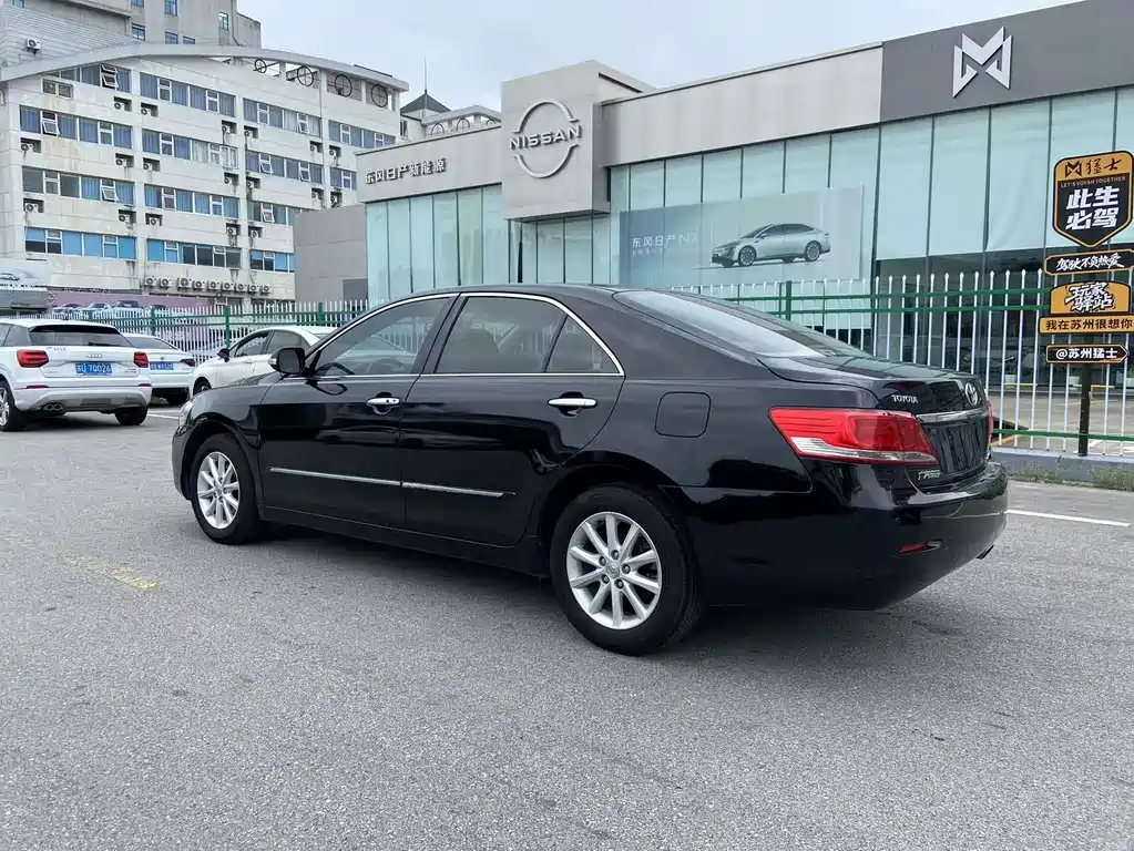 Toyota Camry — миниатюра 6