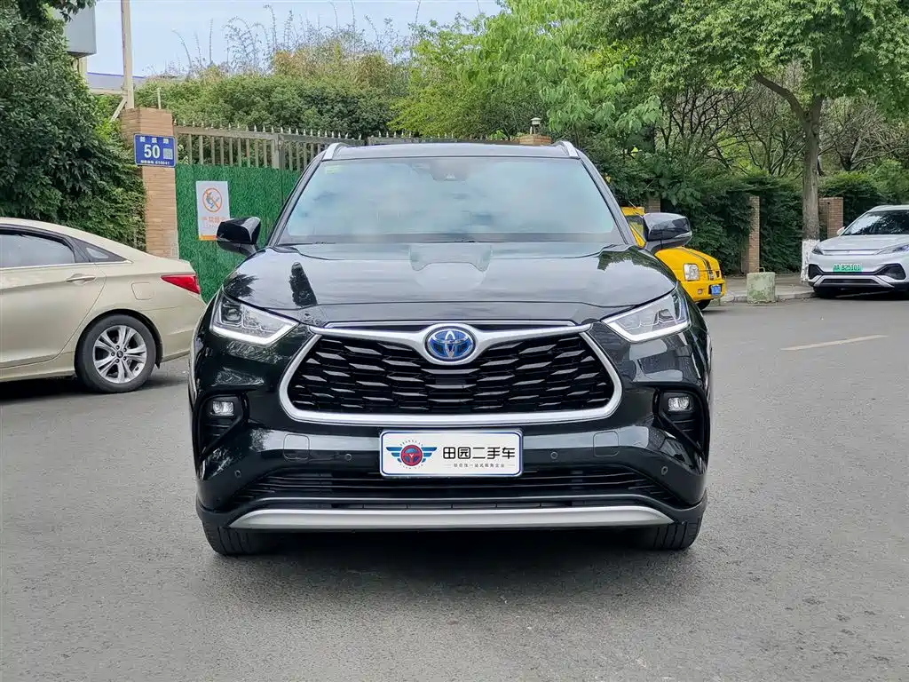 Toyota Highlander 2022 2.5L Luxury 7 мест