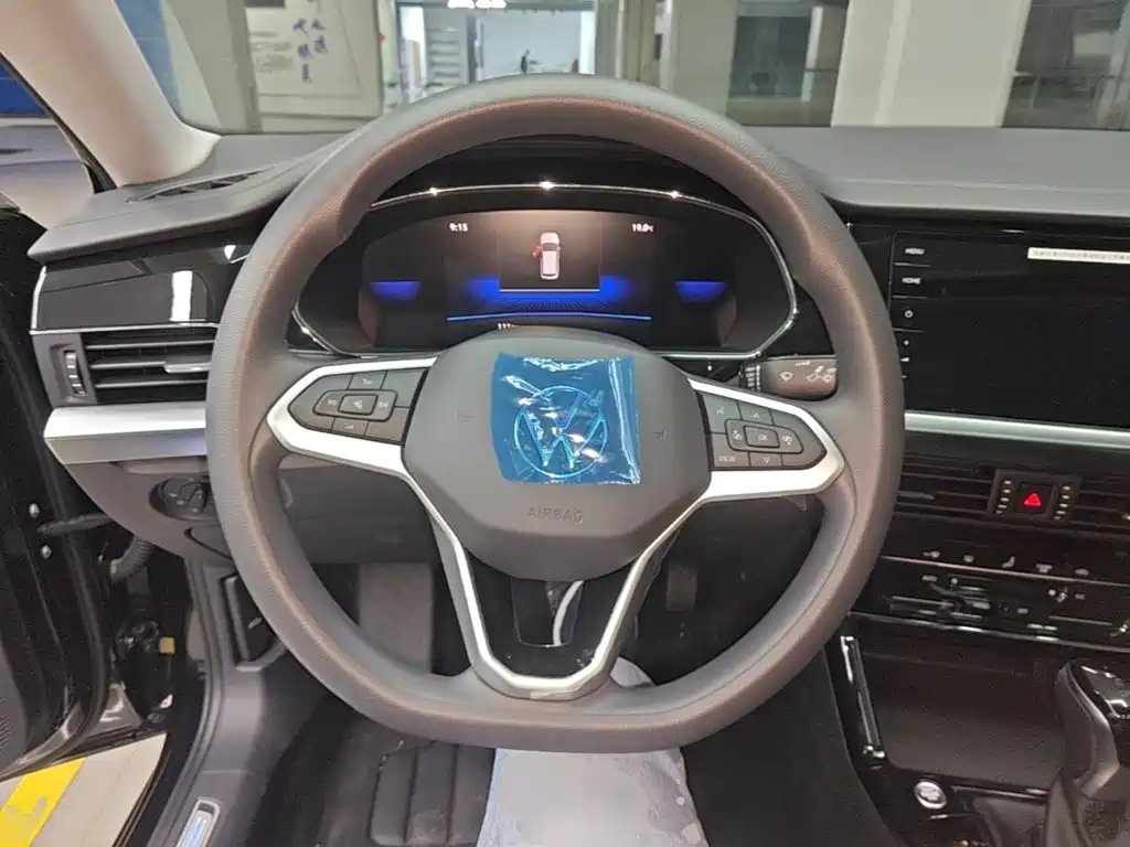 Volkswagen Passat PHEV — миниатюра 11