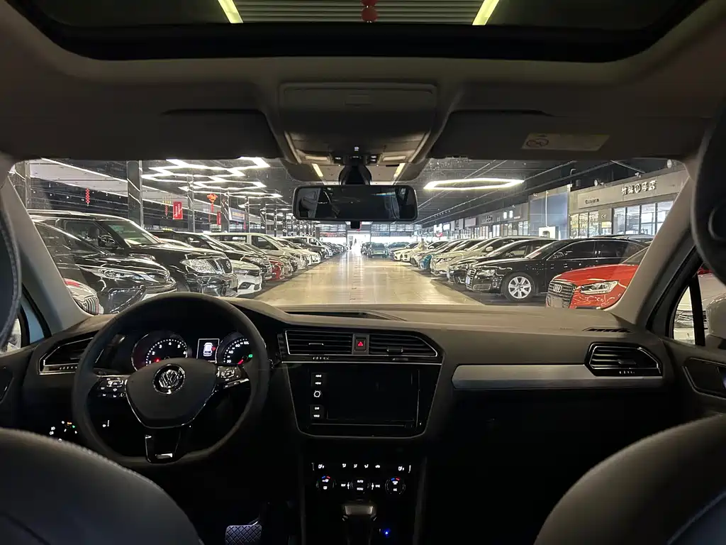 Volkswagen Tiguan L L 2019 330TSI AT Comfort VI