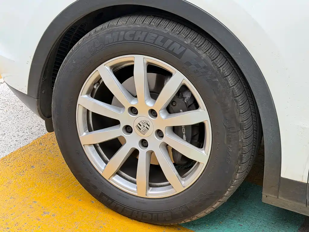 Porsche Cayenne — миниатюра 20