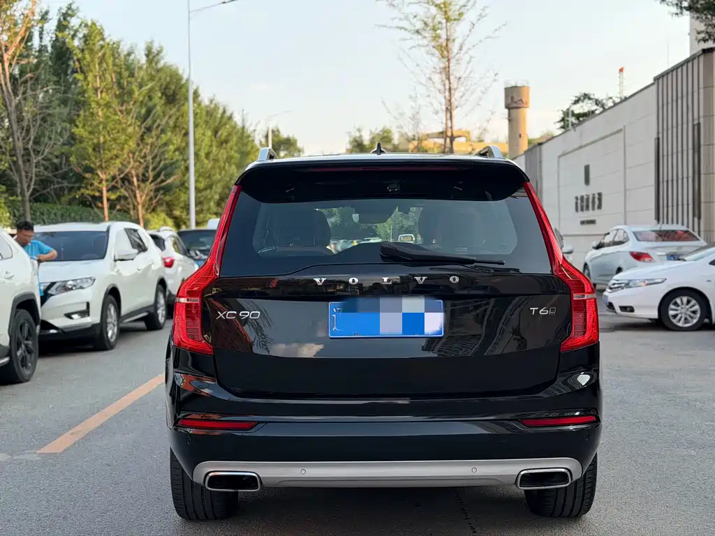 Volvo XC90 2018 T6 7 мест