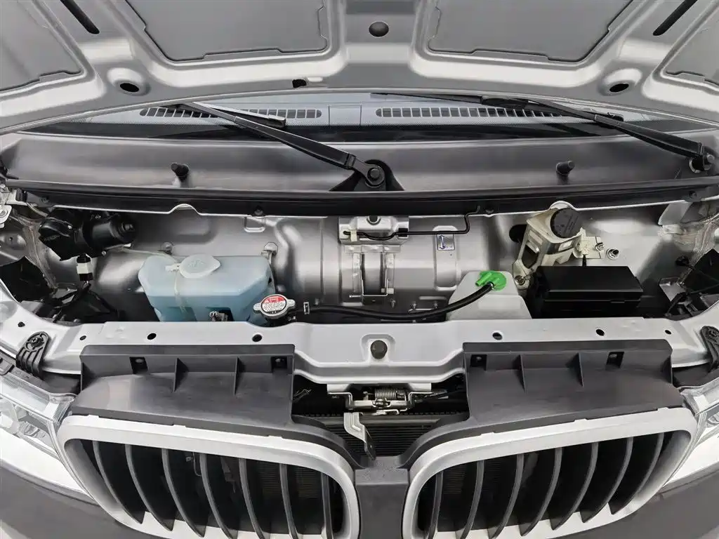 Jinbei X30 2023 1.5L 2/5 мест SWC15M