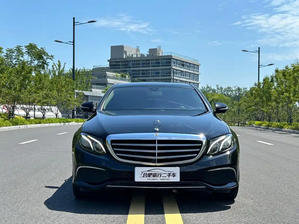 Mercedes-Benz E-Class — миниатюра 2