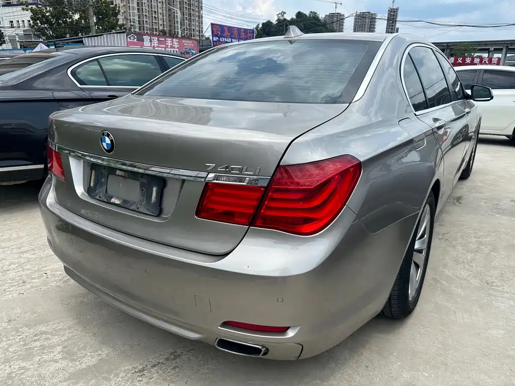 BMW 7 Series — миниатюра 4