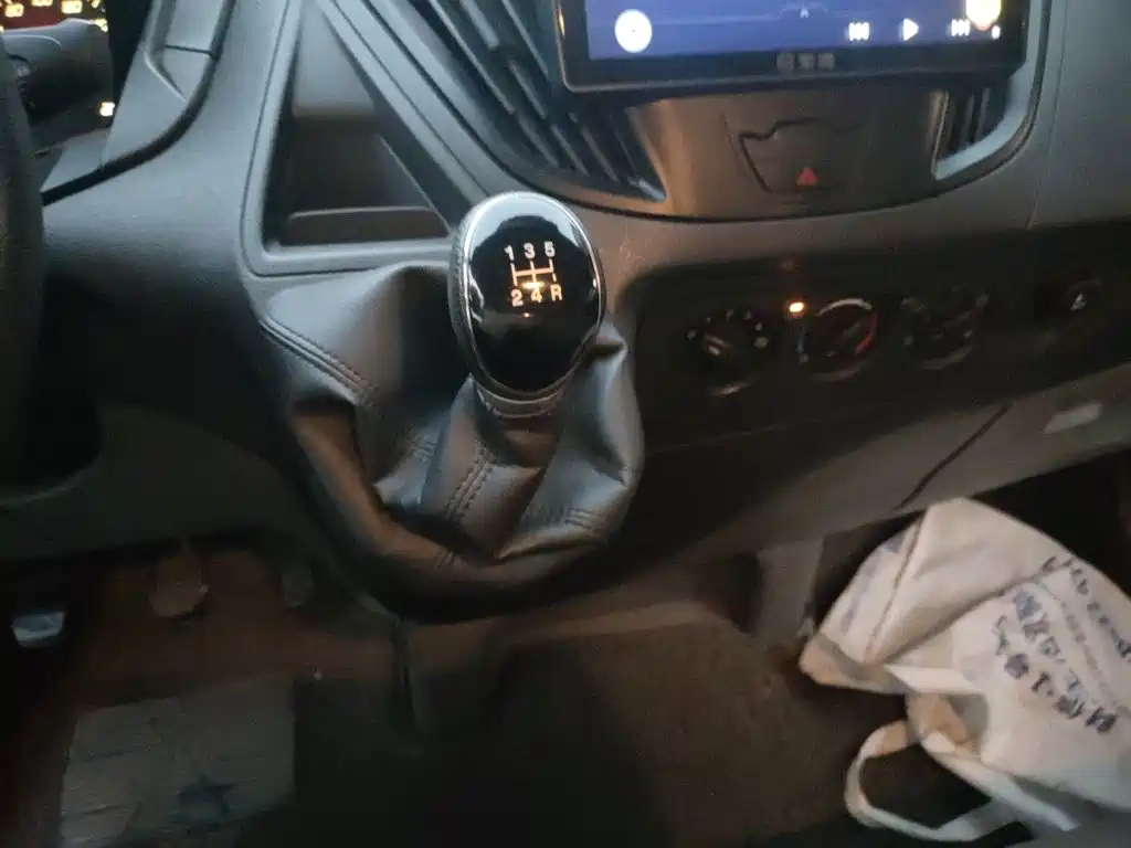 Ford Transit — миниатюра 10
