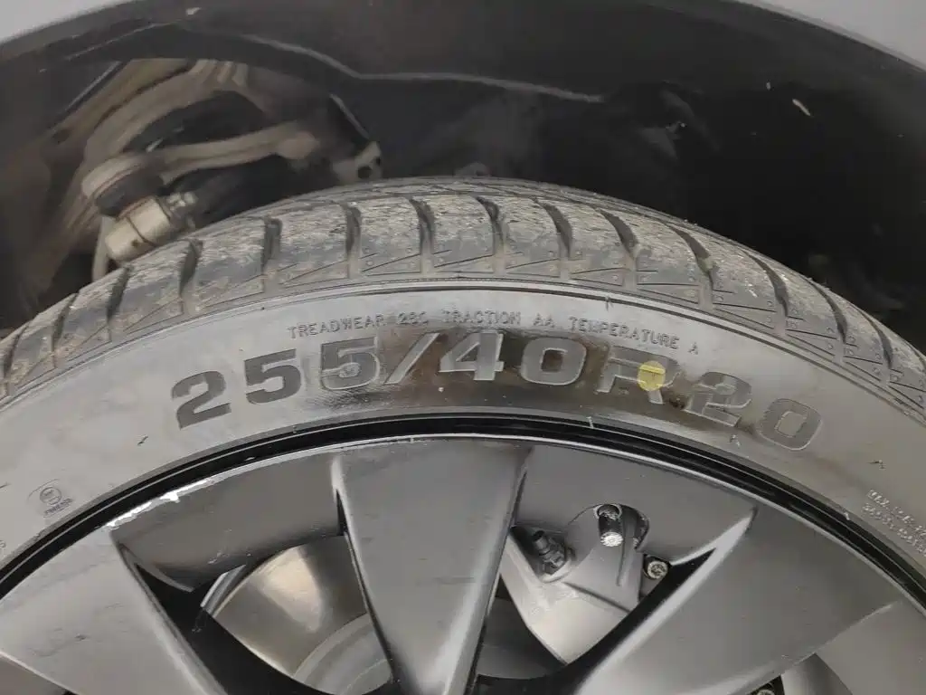 Tesla Model Y — миниатюра 24