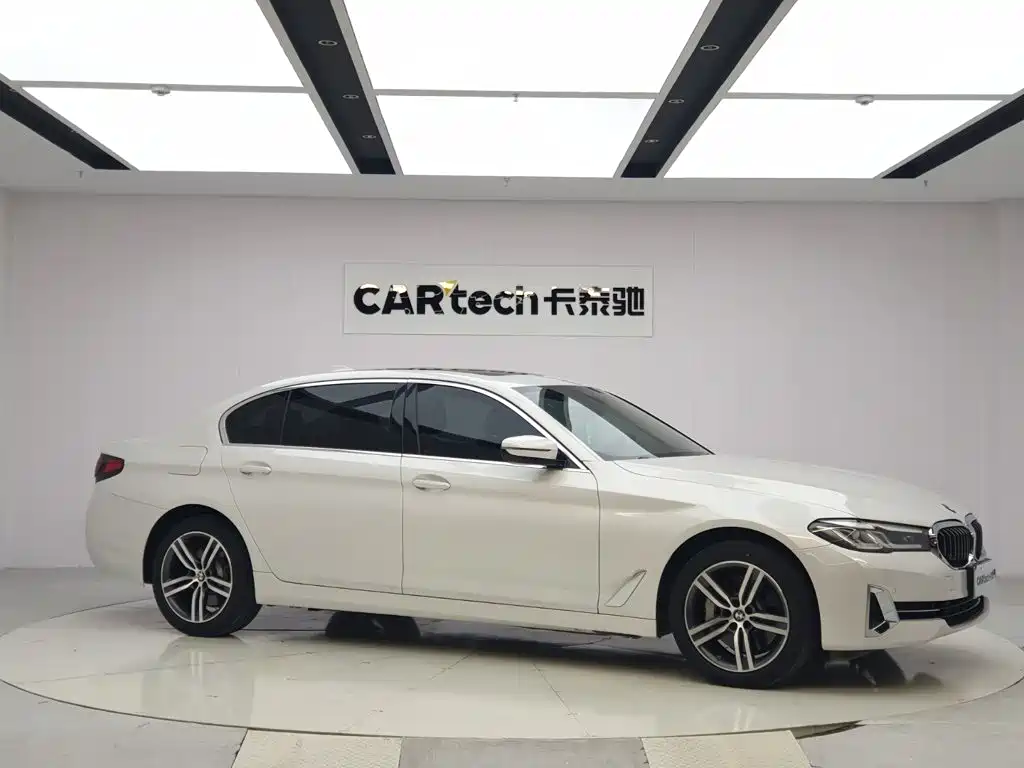 BMW 5 Series — миниатюра 6