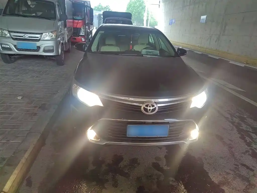 TOYOTA CAMRY