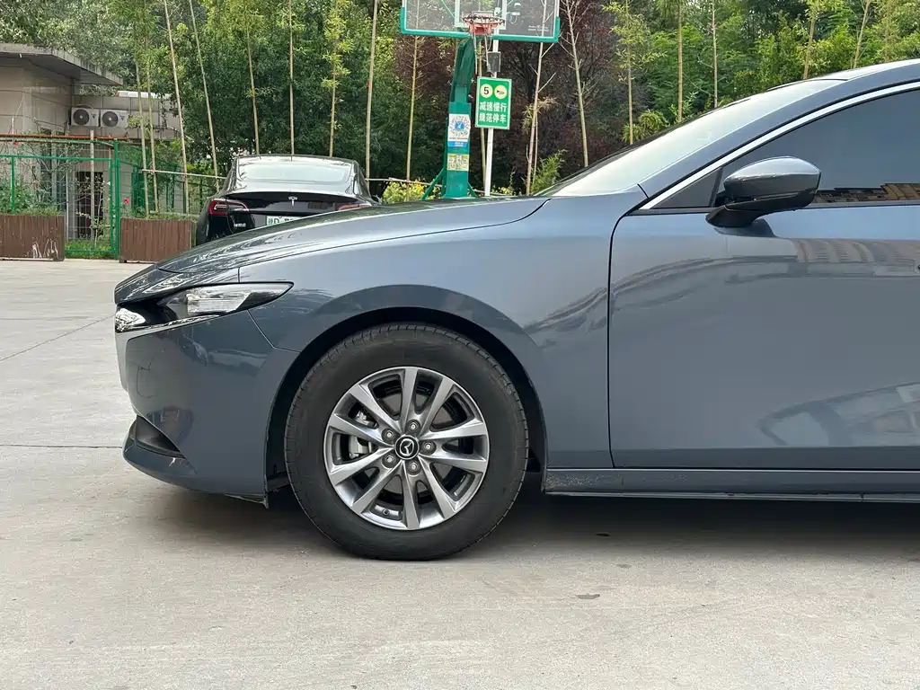 Mazda Mazda3 3 2023 1.5L MT