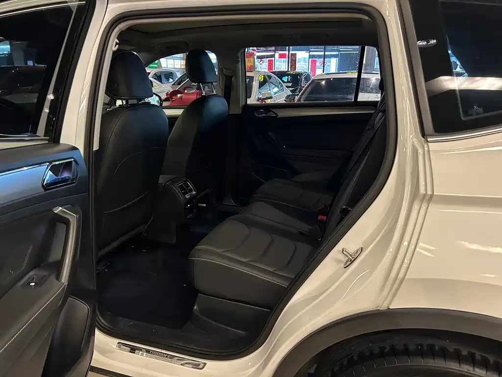Volkswagen Tiguan L L 2019 330TSI AT Comfort VI