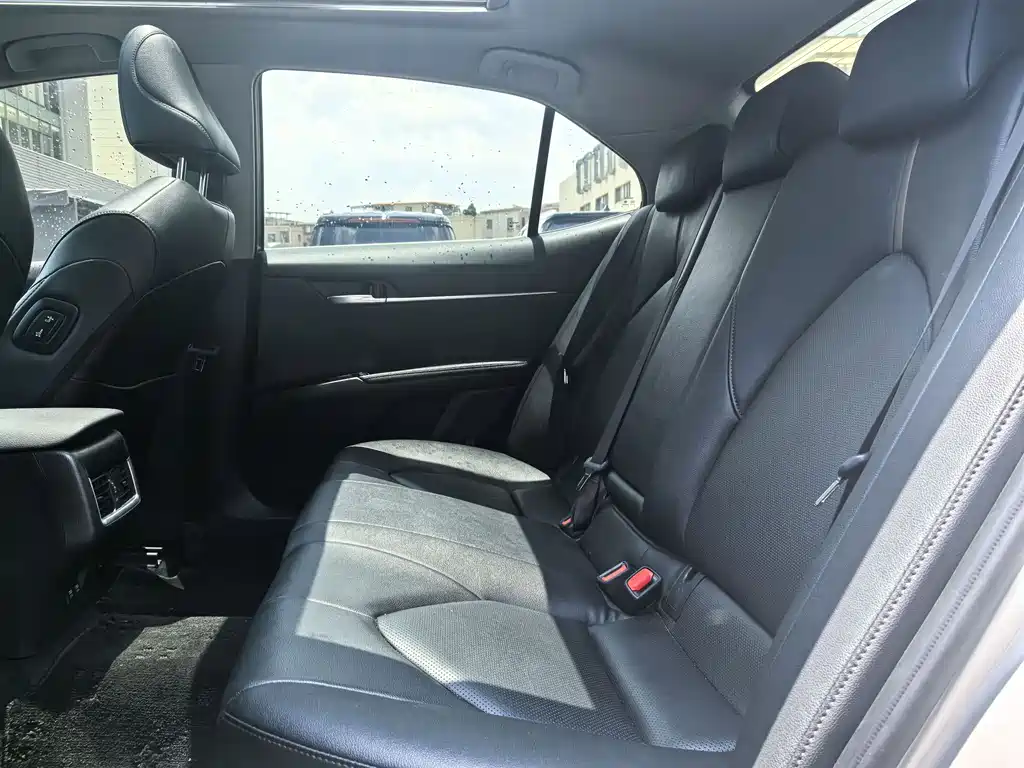 Toyota Camry 2021 2.5G Luxury