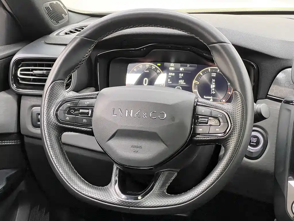Lynk & Co 03 2.0TD DCT Dynamic Plus, фото 28