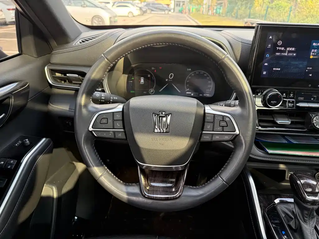 Toyota Crown Kluger — миниатюра 7