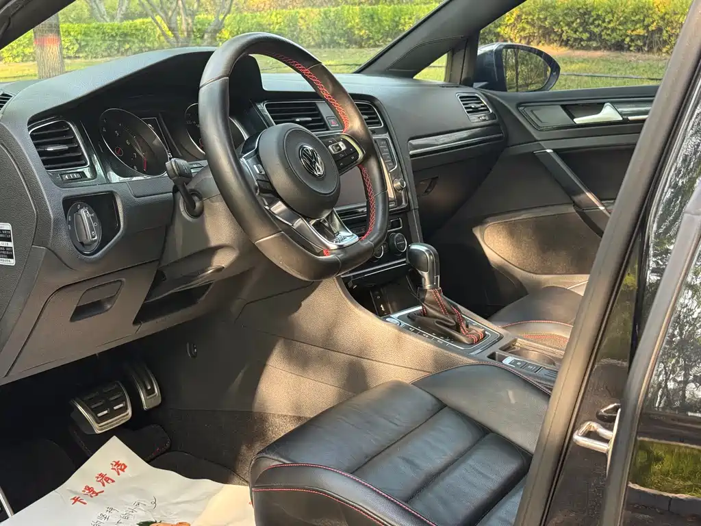 Volkswagen Golf GTI — миниатюра 21