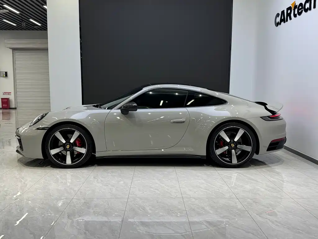 Porsche 911 2023 Carrera 3.0T
