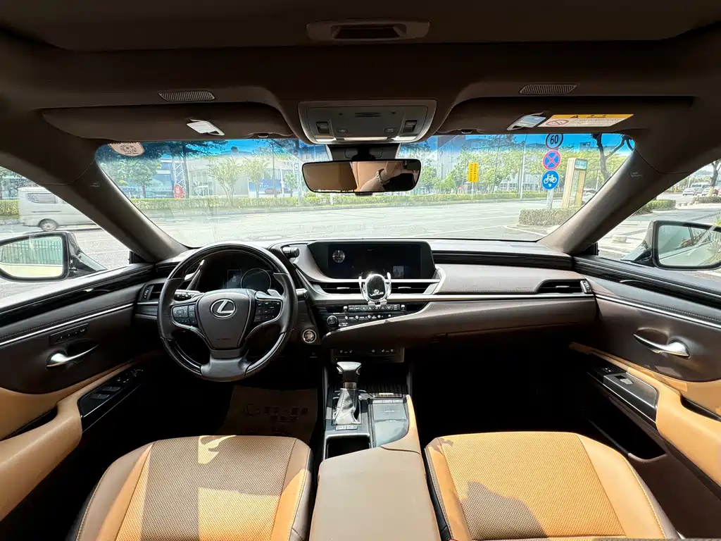 Lexus ES — миниатюра 10