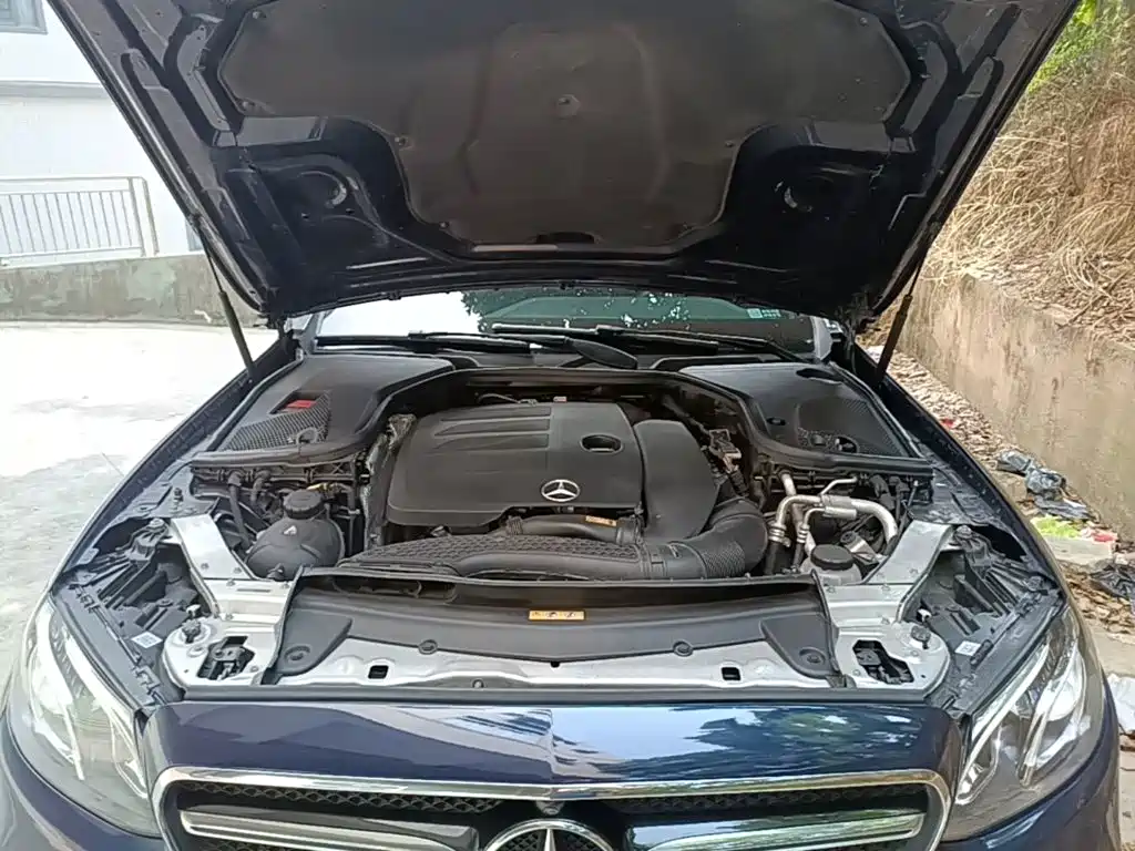 Mercedes-Benz E-Class (Import) — миниатюра 20
