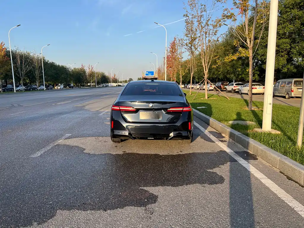 BMW 5 Series — миниатюра 17