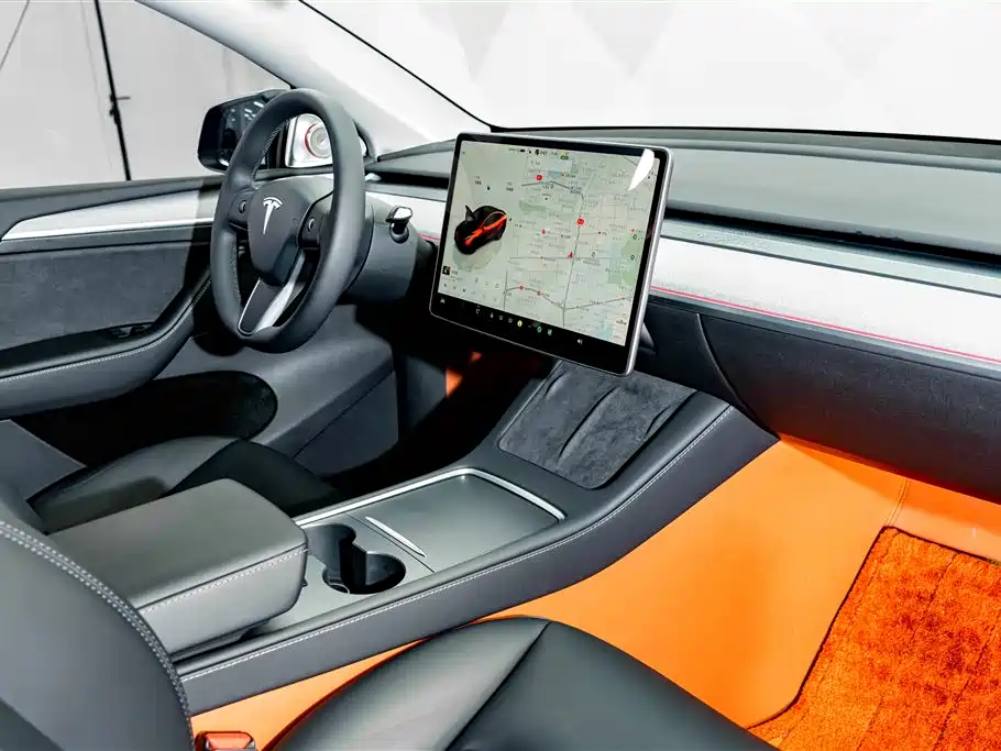 Tesla Model Y — миниатюра 18