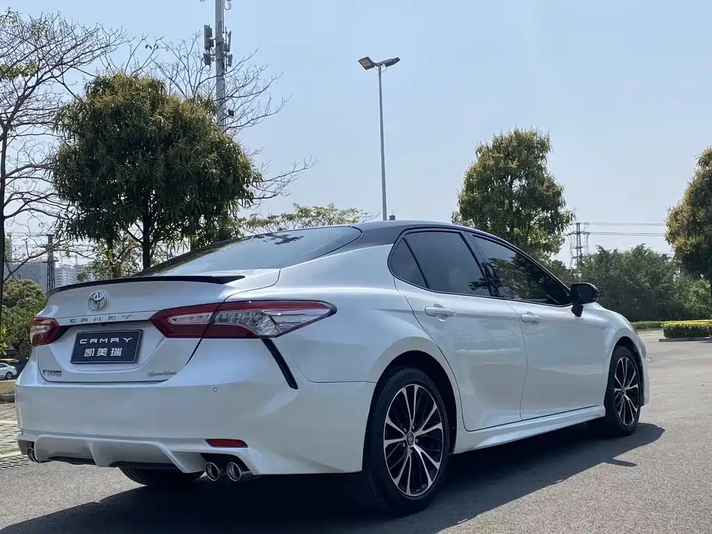 TOYOTA CAMRY