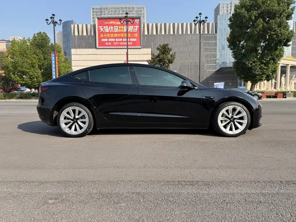 Tesla Model 3 — миниатюра 18
