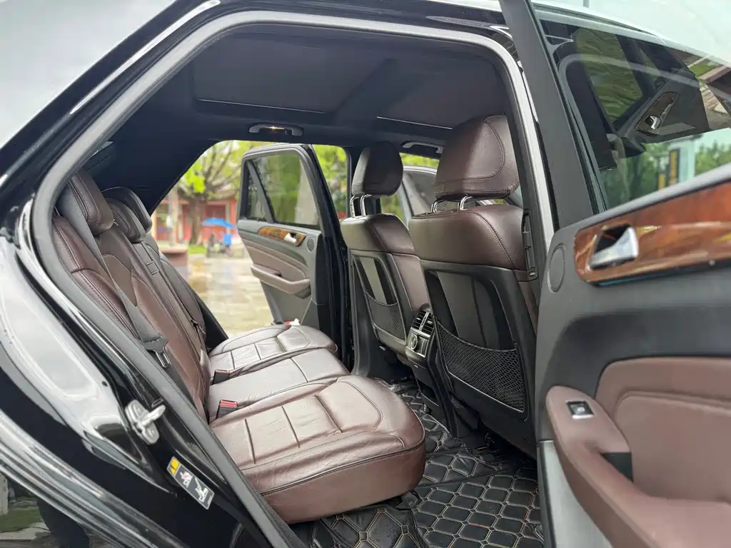 Mercedes-Benz M-Class — миниатюра 12