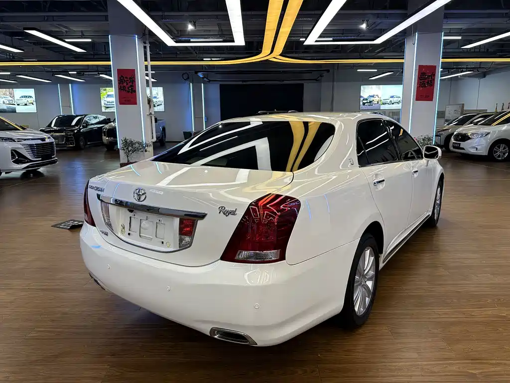 Toyota Crown 2.5L Royal Leather Sunroof Navigation Edition, фото 5