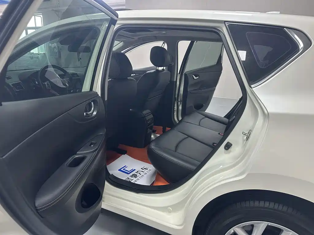 Nissan Tiida — миниатюра 12