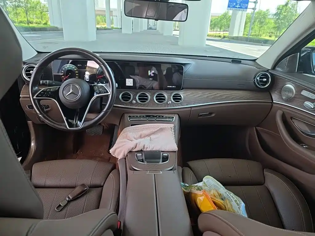 Mercedes-Benz E-Class — миниатюра 6