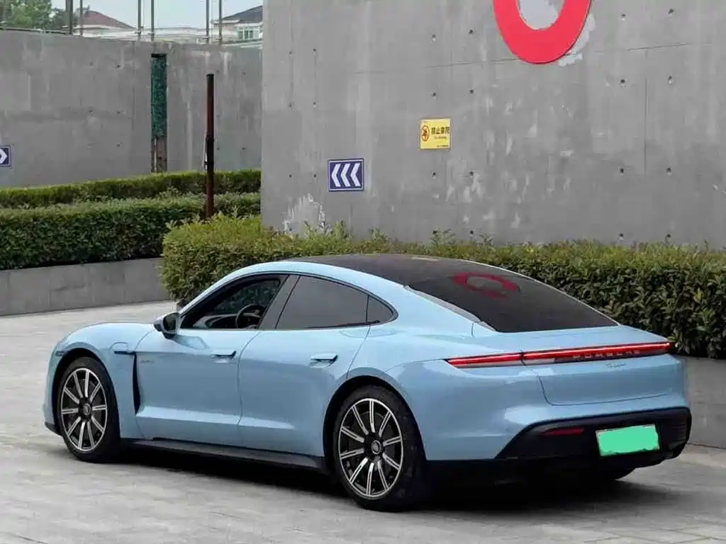 Porsche Taycan — миниатюра 7