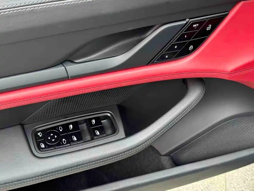 Porsche Taycan — миниатюра 11