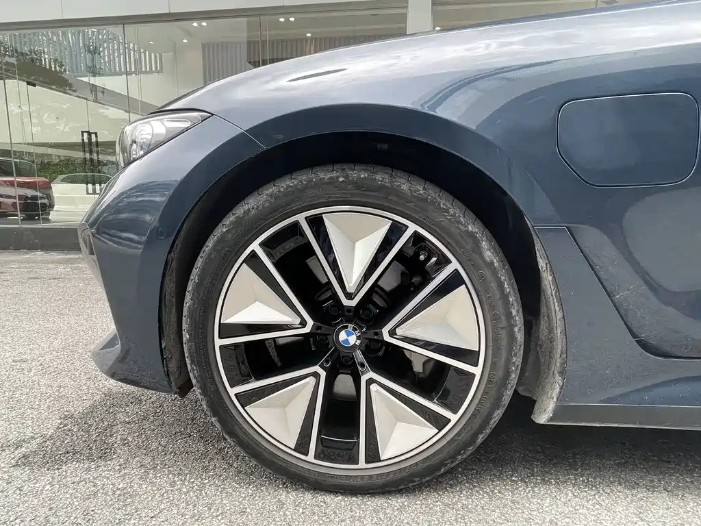 BMW i3 2024 eDrive 40 L Sport