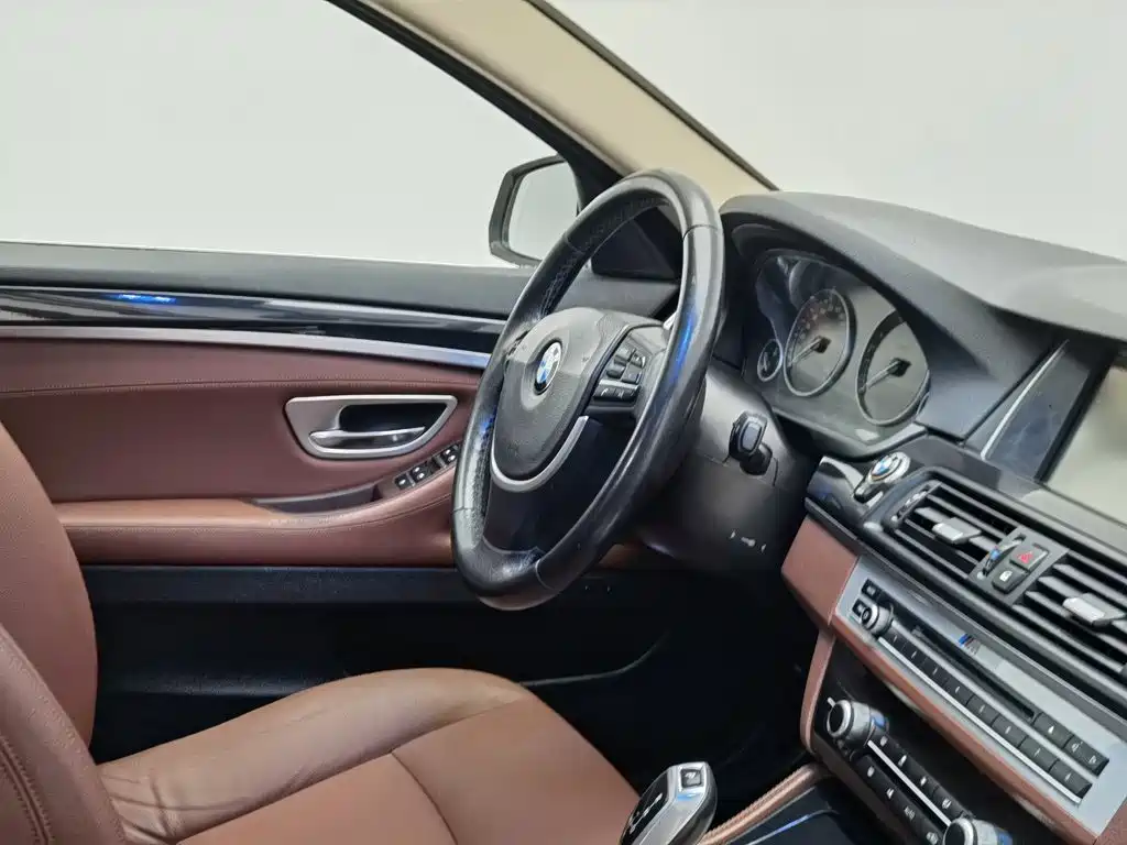 BMW 5 Series — миниатюра 22