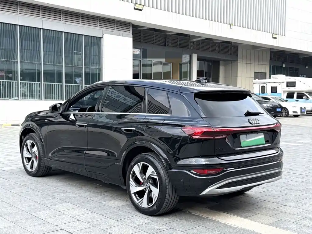 Audi Q6L e-tron — миниатюра 8