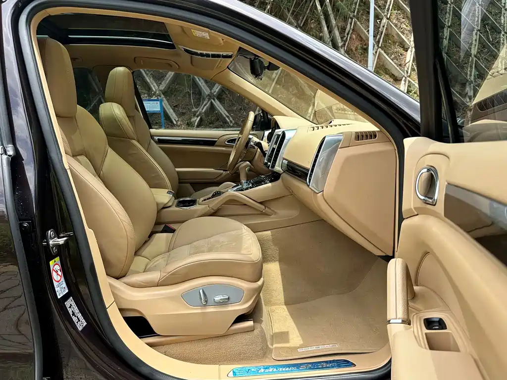 Porsche Cayenne — миниатюра 12