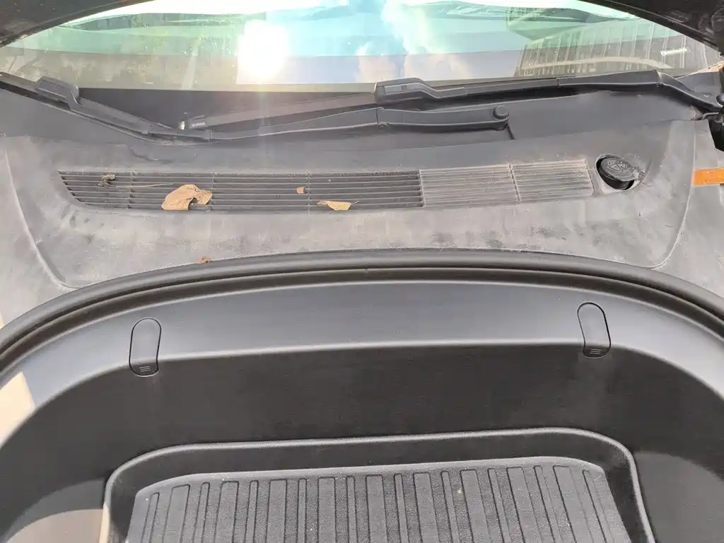 Tesla Model 3 — миниатюра 16