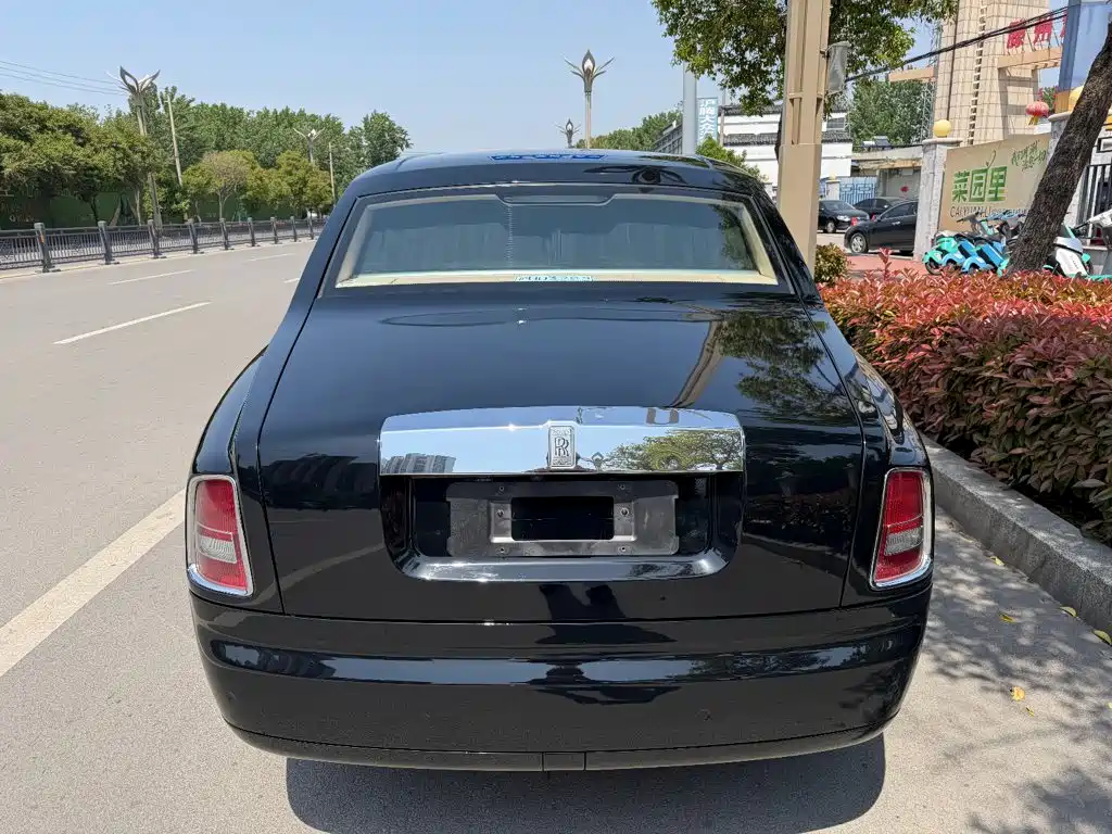 Rolls-Royce Phantom — миниатюра 8