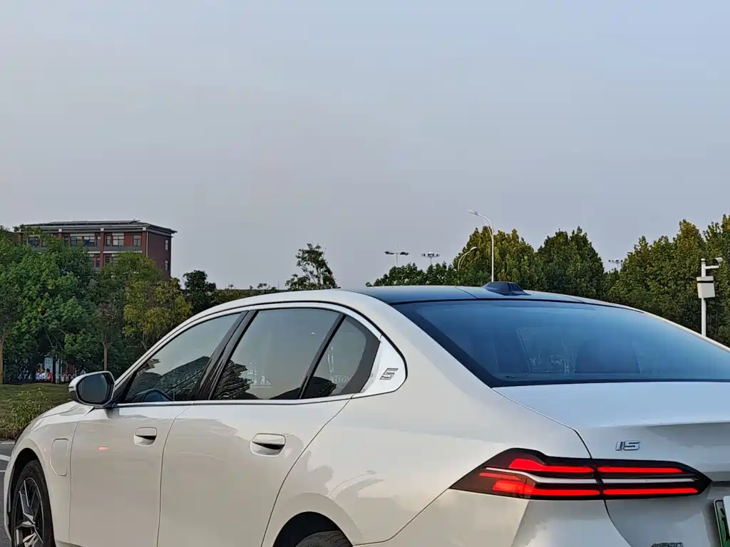 BMW i5 — миниатюра 15