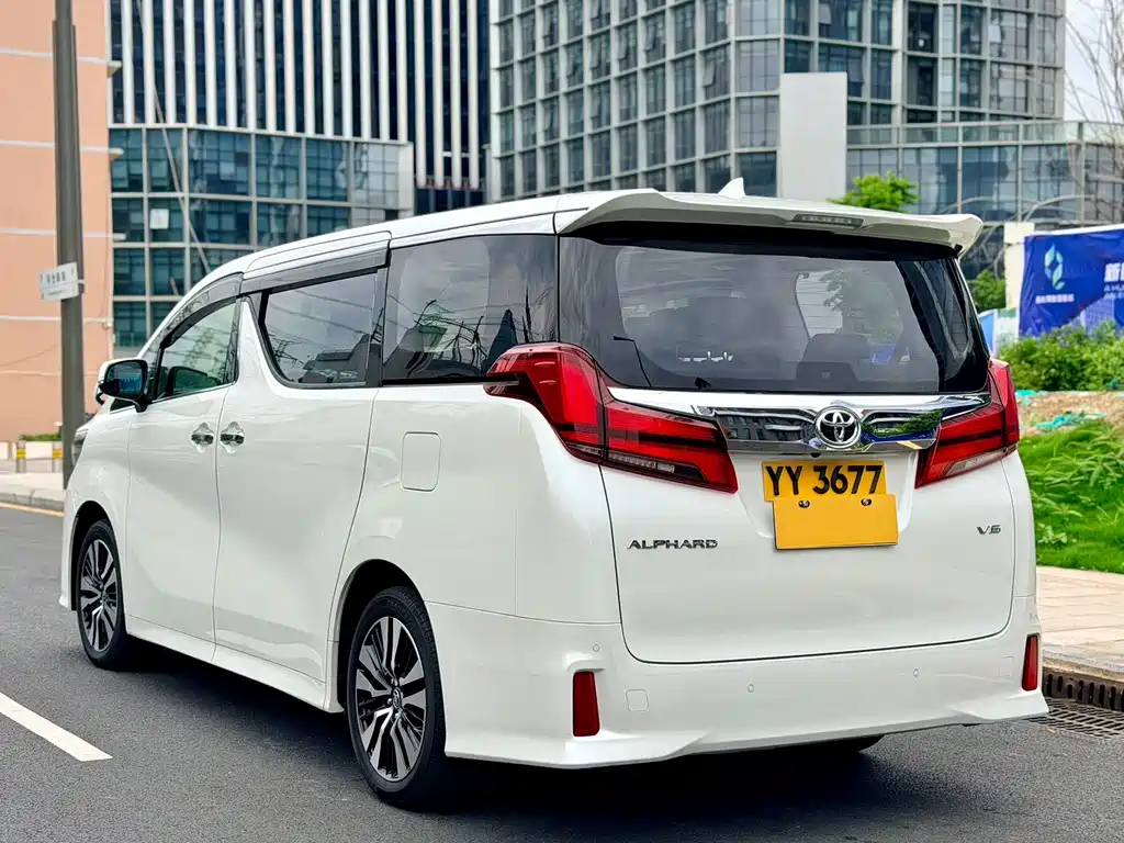 Toyota Alphard - фото 11