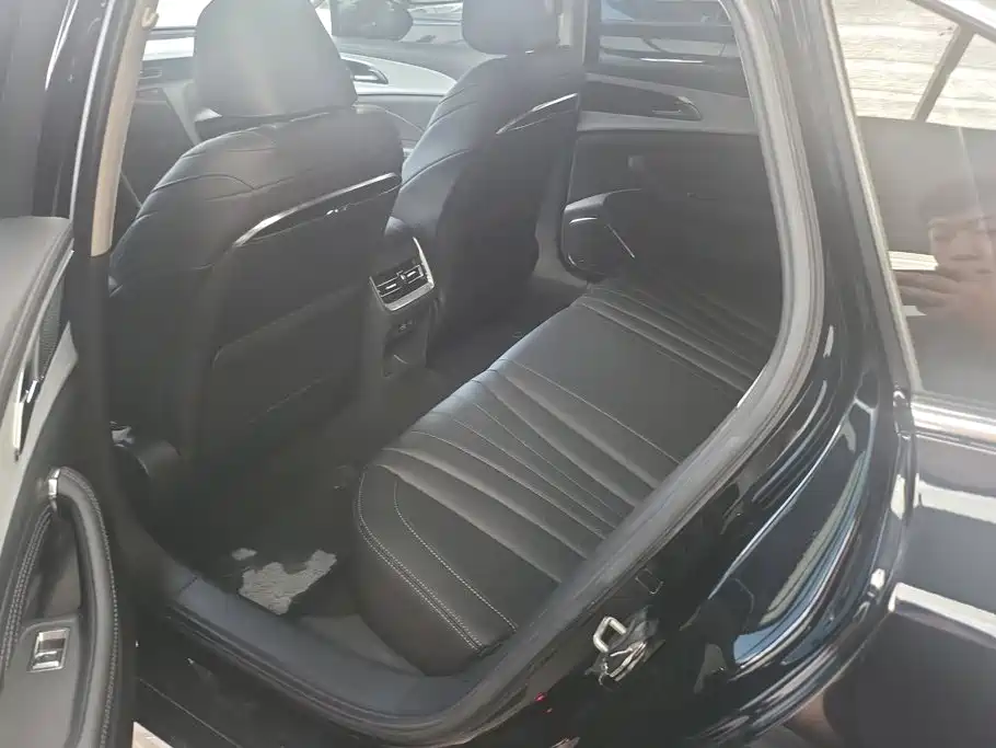 Hongqi Hongqi H5 — миниатюра 11