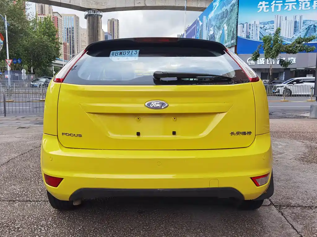 Ford Focus 2013 1.8L AT