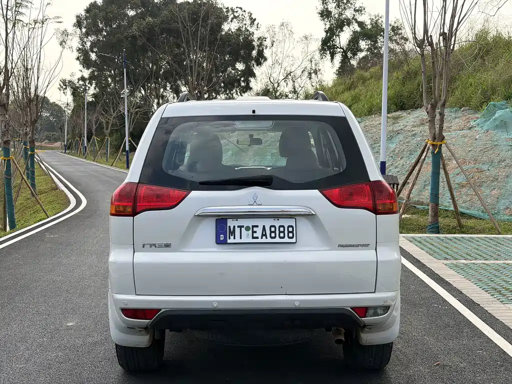 Mitsubishi Pajero Sport — миниатюра 9