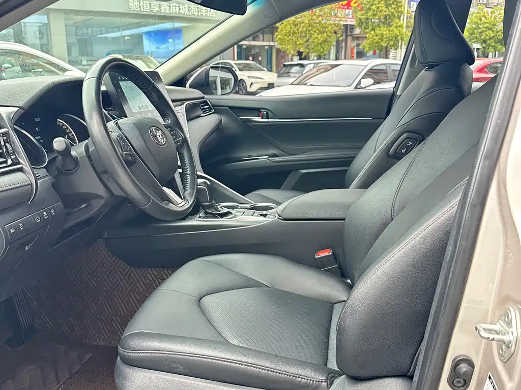 Toyota Camry 2021 2.0G Luxury